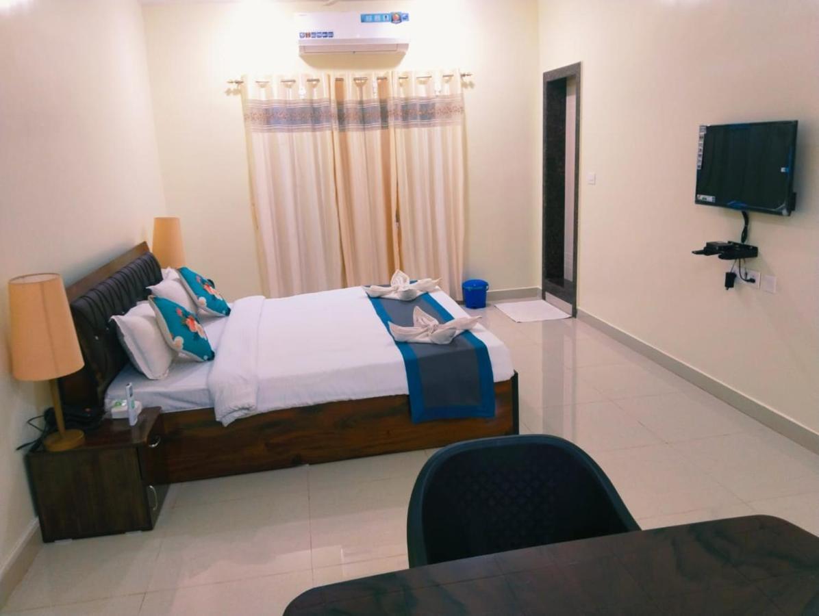 Silver Waves And Resorts Hotel Morjim