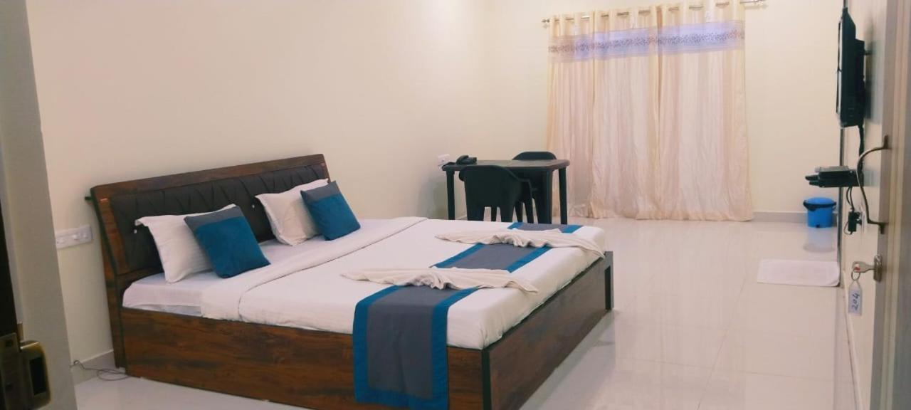 Silver Waves And Resorts Morjim